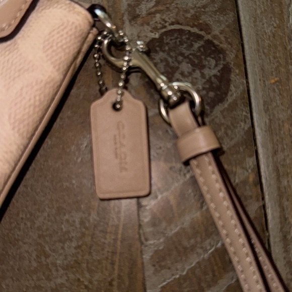 NWT,Coach signature coated canvas wristlet in khaki . - Picture 7 of 7